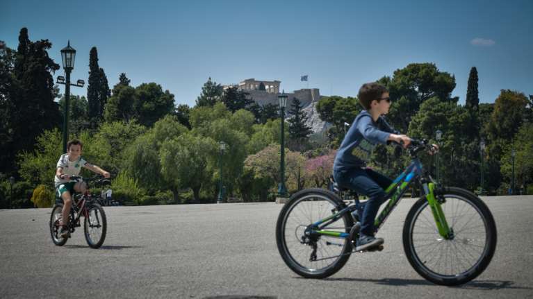 Με υψηλές θερμοκρασίες φεύγει ο Μάρτιος - Ερχονται έντονες μεταβολές με σκόνη και νέο κύμα κακοκαιρίας