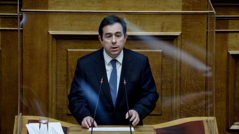 Μηταράκης: Κλείνουμε 60 δομές εντός του 2020 - Ανεξέλεγκτες οι ΜΚΟ επί ΣΥΡΙΖΑ