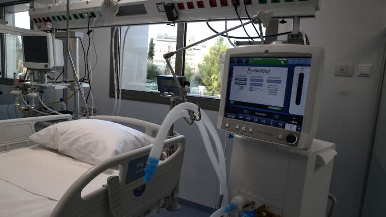 Κορονοϊός: Συγκινεί 93χρονη ασθενής στο Κιλκίς - Δεν θέλω να στερήσω κλίνη από κάποιον νεότερο [βίντεο]