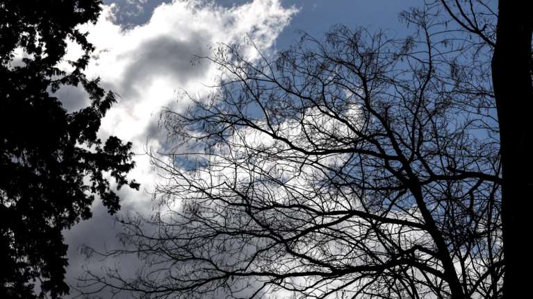 Καιρός: Νεφώσεις και τοπικές βροχές στην Αττική το Σαββατοκύριακο - Ανεβαίνει η θερμοκρασία
