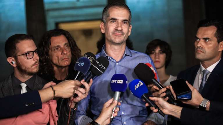 Συγκινημένος ο Μπακογιάννης: Δική μου ευθύνη η ήττα - Φεύγω από το Δημαρχείο όπως μπήκα, με το κεφάλι ψηλά