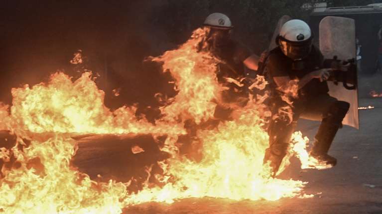 Θεσσαλονίκη: Επεισόδια με μολότοφ και δακρυγόνα στο ΑΠΘ - Δύο προσαγωγές