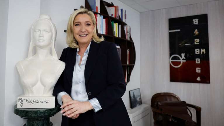 Εκλογές στη Γαλλία: Το ακροδεξιό RN δεν εξασφαλίζει την πλειοψηφία στην εθνοσυνέλευση σύμφωνα με δημοσκόπηση