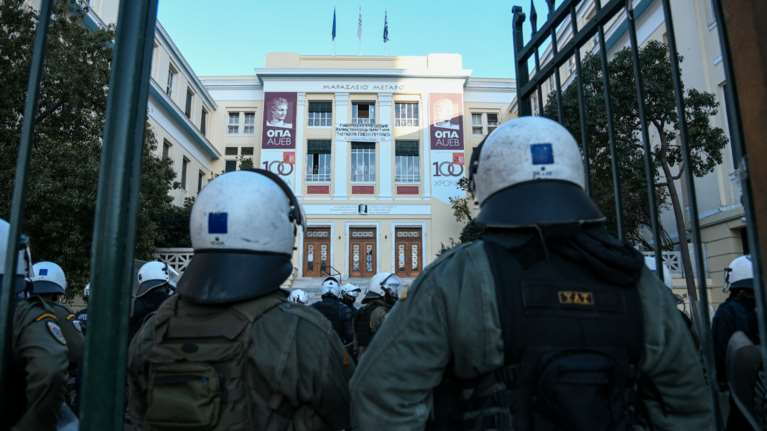 Δημοσκόπηση MRB: Υπέρ των μη κρατικών πανεπιστημίων το 57,4% - Δυσαρέσκεια για το επίπεδο ασφάλειας στη χώρα