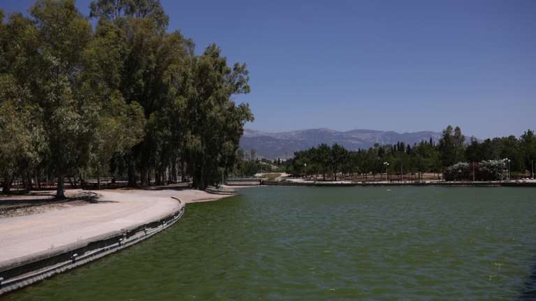 Καύσωνας: Ο Γιώργος Πατούλης εξηγεί γιατί είναι κλειστά τα πάρκα της Περιφέρειας Αττικής