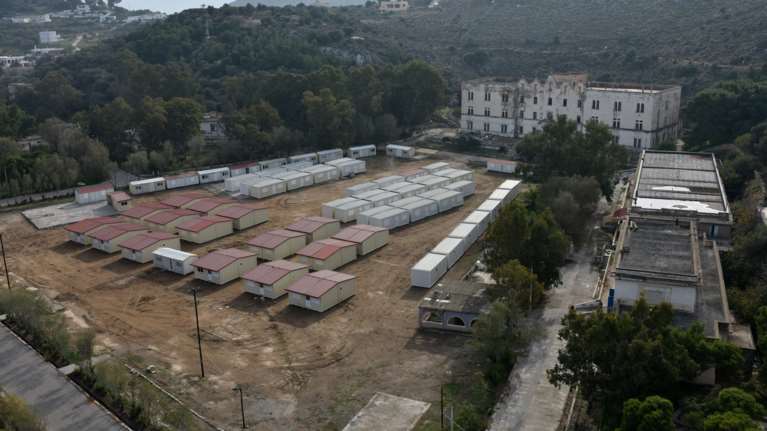 Λέρος: Αναταραχή με 123 μετανάστες που προσπάθησαν να το σκάσουν από το ΚΥΤ - Προσωρινή απαγόρευση εξόδου