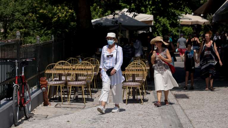 Κορονοϊός: Επιμένει ο ιός με 907 νέα κρούσματα στην Αττική - &quot;Βράζουν&quot; με 371 η Κρήτη και 271 η Θεσσαλονίκη