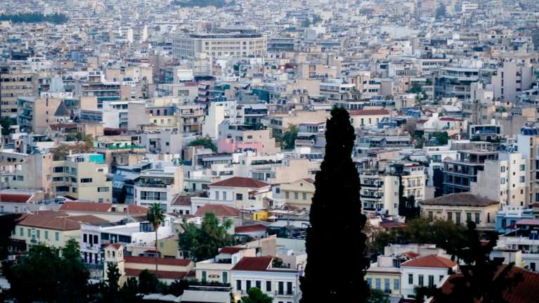 Η έλλειψη στέγης απογειώνει τα ενοίκια στην Αθήνα: Διαθέσιμα μόλις 7.150 διαμερίσματα για οικογένειες με κόστος ως 1.000 ευρώ