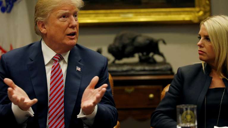 Πρώτο άδειασμα για τον Τραμπ: Η δεύτερη επιλογή για το υπουργείο Δικαιοσύνης μετά την αναγκαστική απόσυρση του Γκετς