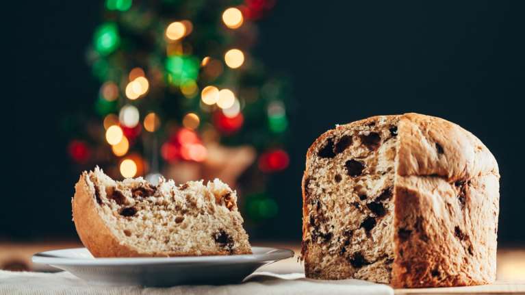 Ακης Πετρετζίκης: Σούπερ συνταγή για βασιλόπιτα τσουρέκι, έτοιμη σε 30 λεπτά