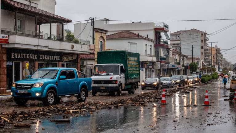 Κακοκαιρία Daniel: Απαγόρευση οχημάτων σε Μαγνησία και Λάρισα - Πού έχει διακοπεί η κυκλοφορία
