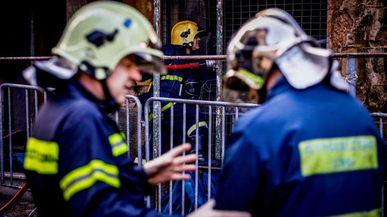 Συναγερμός στην Πυροσβεστική: Φωτιά σε διαμέρισμα στη Νίκαια - Απομακρύνθηκαν ηλικιωμένοι