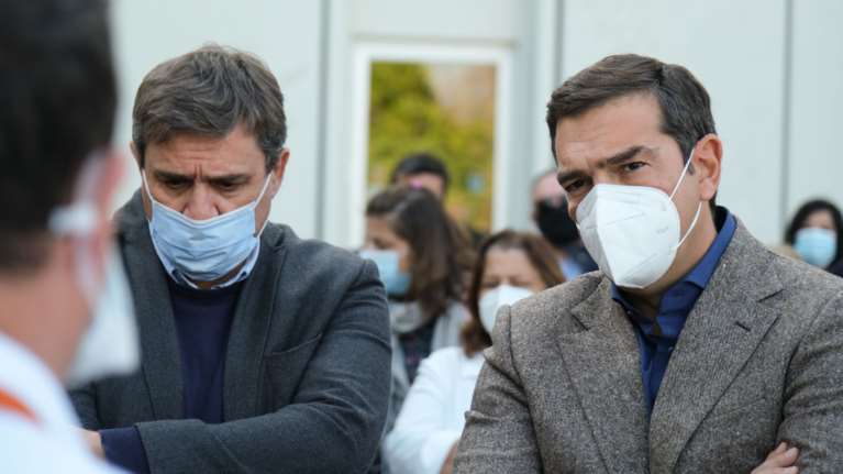 Τσίπρας για τα παιδιά της Ηλείας που κάνουν τηλεκπαίδευση στο καφενείο- Αυτή είναι η κατάντια των Μητσοτάκη- Κεραμέως