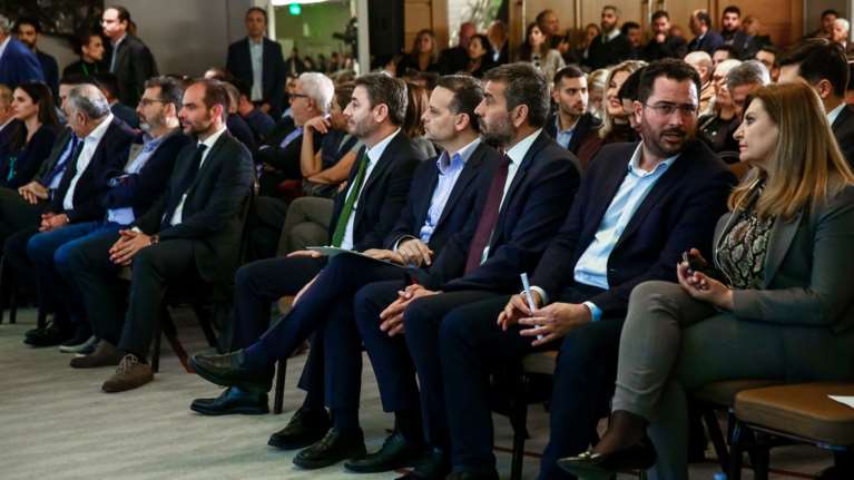 ΠΑΣΟΚ σε αναταράξεις: Τα περί "αθλιότητων" Δούκα και τα καρφιά Διαμαντοπούλου σε ΝΔ για τοξικότητα