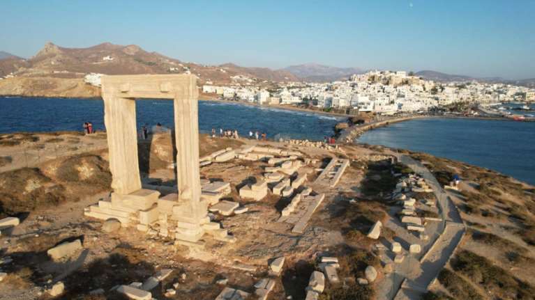 Νάξος: Απομακρύνεται το συρματόπλεγμα από την Πορτάρα - Ο Δήμος κέρδισε τα ασφαλιστικά μέτρα