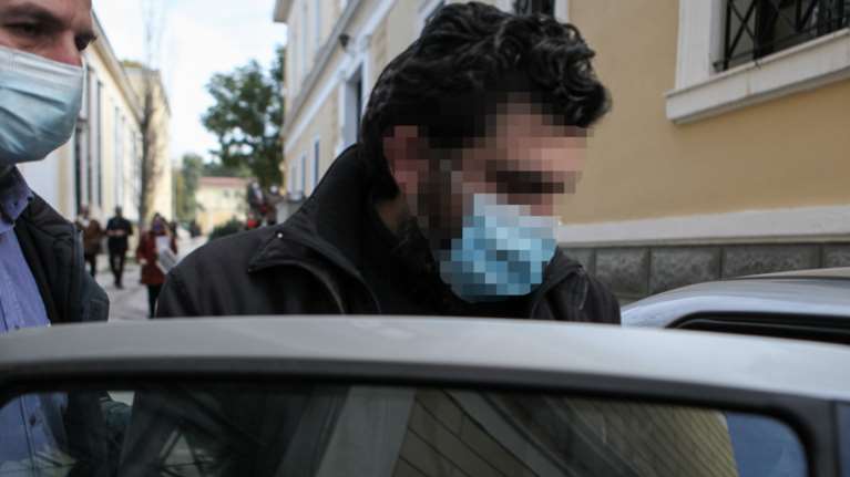 Βιασμός ανήλικης - Δικηγόρος ιερέα: &#39;&#39;Αν έχουν βάση όσα λέει το κορίτσι, θα αποχωρήσω από την υπεράσπιση&#39;&#39;