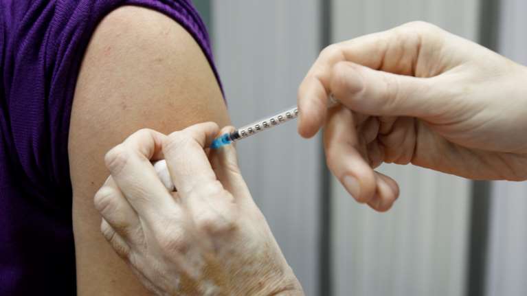 Ανησυχία με τα λάθος sms για την τρίτη δόση: &quot;Έκανα το εμβόλιο χωρίς να χρειάζεται&quot;