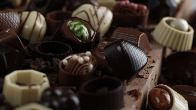 Νηστίσιμη συνταγή: Σοκολατάκια ψυγείου χωρίς ζάχαρη - Μόνο με 4 υλικά