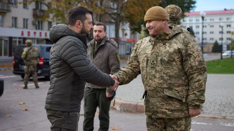 Απειλεί με αντίποινα η Ρωσία: Την εξόντωση του Ζελένσκι και της &quot;κλίκας&quot; του ζητά ο Μεντβέντεφ