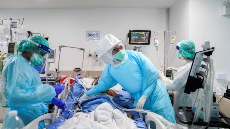 Κορονοϊός - Αισιόδοξα στοιχεία: Μειώθηκαν κατά 12% οι θάνατοι και κατά 4% τα κρούσματα παγκοσμίως
