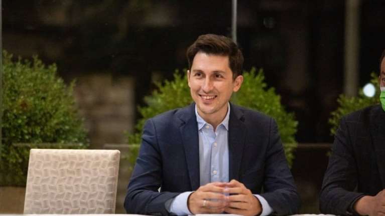 Μπαμπάς για δεύτερη φορά ο Παύλος Χρηστίδης - Η τρυφερή φωτό με τη σύζυγό του και το νεογέννητο