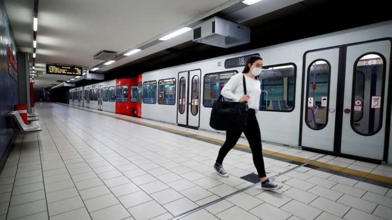 Γερμανία: Πάνω από ένα εκατ. τα κρούσματα κορονοϊού - Μέχρι 10 άτομα στο σπίτι τις γιορτές