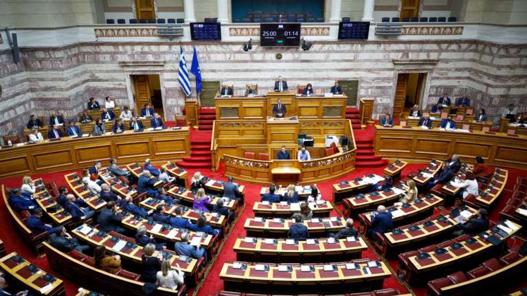 Βουλή: Κατατέθηκε το νομοσχέδιο για το προσωπικό των Ενόπλων Δυνάμεων