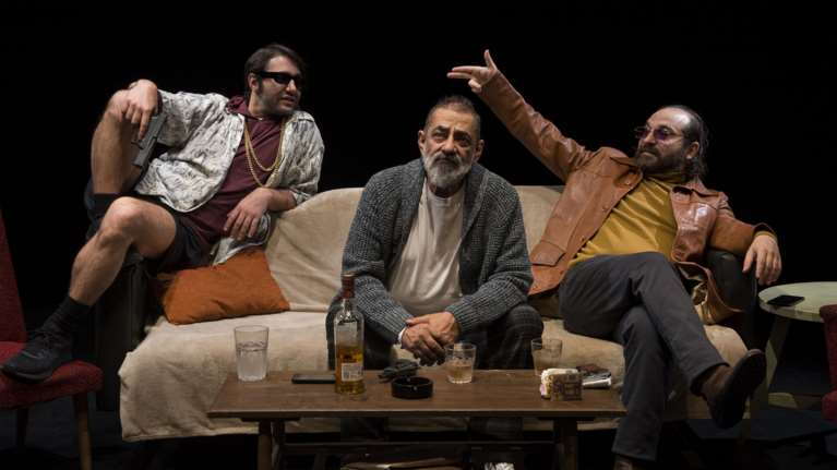 Ο Αντώνης Καφετζόπουλος και ο γιος του παίζουν για πρώτη φορά μαζί στο θέατρο, σε έργο που έγραψε ο δεύτερος