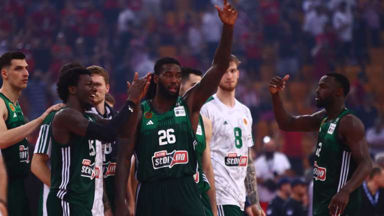 Ολυμπιακός - Παναθηναϊκός: Χτύπησε &quot;κόκκινο&quot; η ένταση μεταξύ Ναν και Παπανικολάου στη φυσούνα