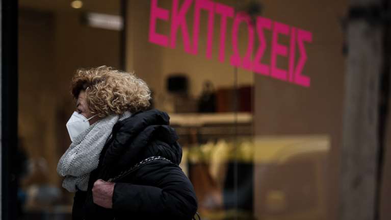 Χειμερινές εκπτώσεις: Ξεκινούν τη Δευτέρα 10 Ιανουαρίου - Το ωράριο των καταστημάτων και τα μέτρα