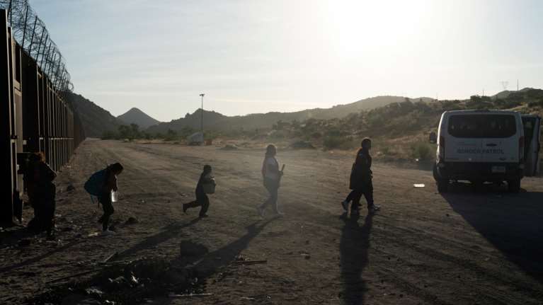 Οι ΗΠΑ κλείνουν τα σύνορά τους με το Μεξικό για τους παράτυπους μετανάστες που ζητούν άσυλο
