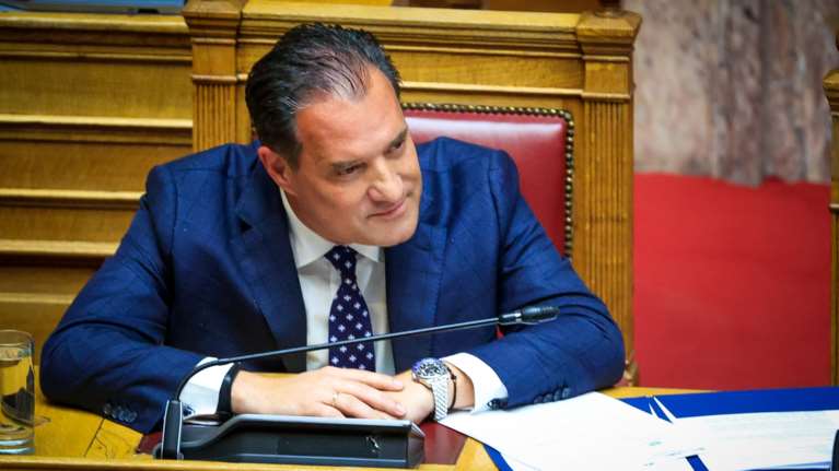 Ανανεωμένος και με νέο κούρεμα ο Άδωνις Γεωργιάδης- Εκανε μεταμόσχευση μαλλιών; [εικόνες]