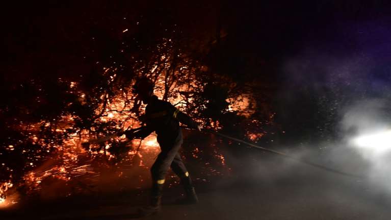 Πολιτική Προστασία: Έκτακτη σύσκεψη υπό τον Κικίλια για τις ανησυχητικά πολλές πυρκαγιές