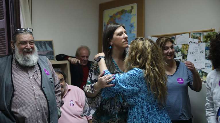 Εκλογές 2023: Αγκαλιές και φιλιά στα γραφεία της &quot;Πλεύσης Ελευθερίας&quot;  [Εικόνες]