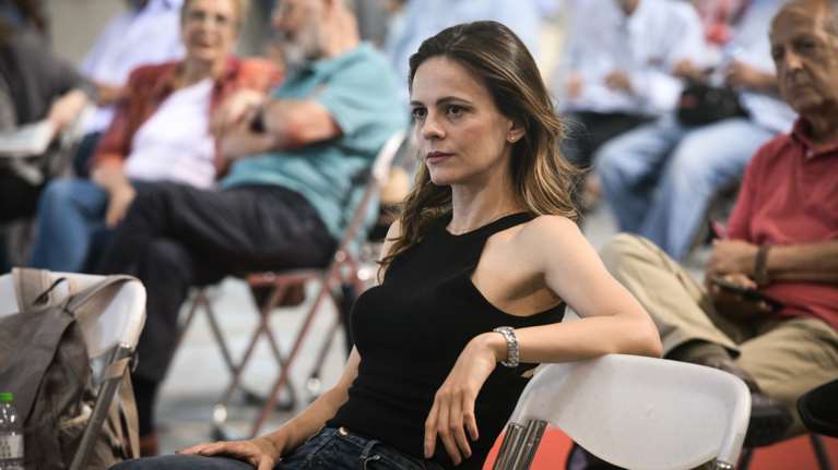 Η rock chic εμφάνιση της Έφης Αχτσιόγλου στην ΚΕ του ΣΥΡΙΖΑ [εικόνες]