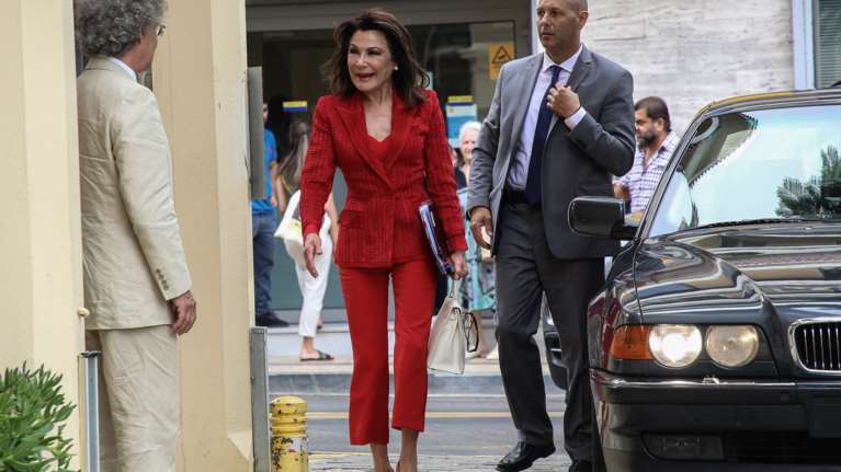 Στα "κόκκινα" η Γιάννα Αγγελοπούλου - Συναντήθηκε με τον Αρχιεπίσκοπο Κρήτης στο Ηράκλειο  [εικόνες]