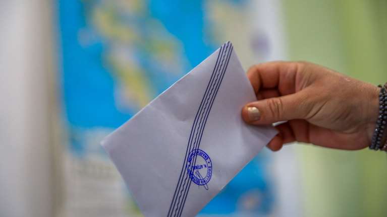 Δημοσκόπηση Palmos Analysis: Μόνο το 17% λέει ότι θα βοηθήσουν τα μέτρα της ΔΕΘ - Το 35% λέει ναι σε τρίτη θητεία Μητσοτάκη