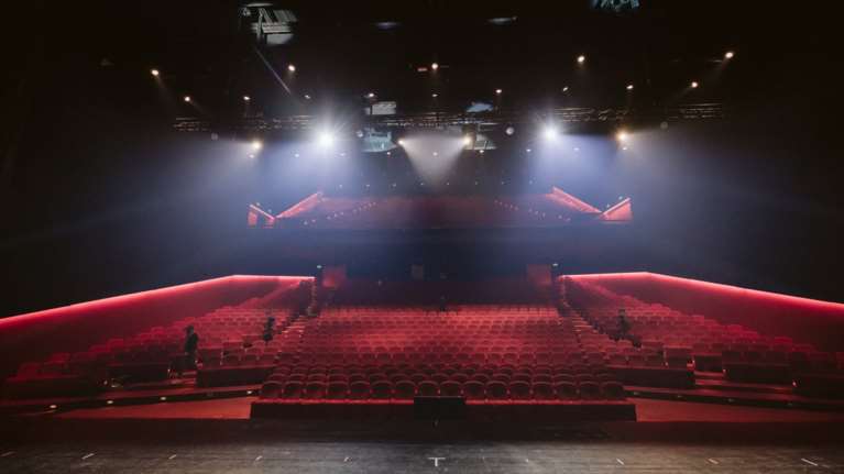 Καταγγελία - σοκ για γνωστό ηθοποιό: &#39;&#39;Με έπιασε από τον λαιμό, με χαστούκισε και έβαλε το χέρι του μέσα μου&#39;&#39;