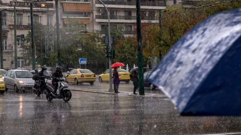 Με άστατο καιρό ξεκινά η εβδομάδα - Βροχές, καταιγίδες και θερμοκρασία έως 17 βαθμούς