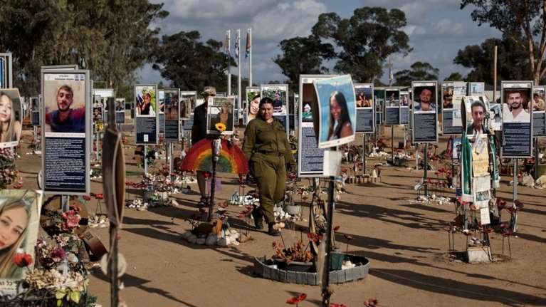 Δύο χρόνια από την τρομοκρατική επίθεση της Χαμάς: Οικογένειες και φίλοι θυμάτων βρέθηκαν στον χώρο του φεστιβάλ Νόβα