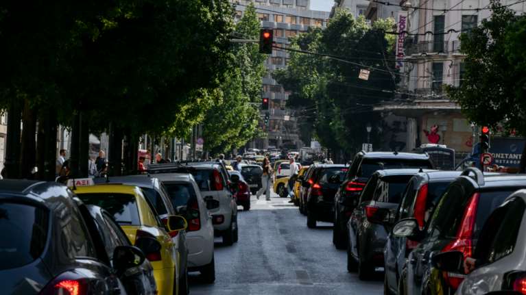 Στο "κόκκινο" η κίνηση: Ουρά χιλιομέτρων στον Κηφισό - Σε ποιους δρόμους υπάρχει μποτιλιάρισμα