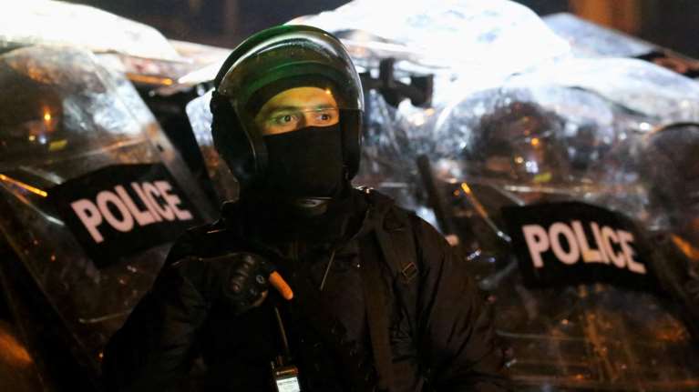 Χάος στη Γεωργία: Αστυνομικοί ξυλοκόπησαν αρχηγό κόμματος της αντιπολίτευσης - "Έπεσε αναίσθητος και συνελήφθη" [βίντεο]