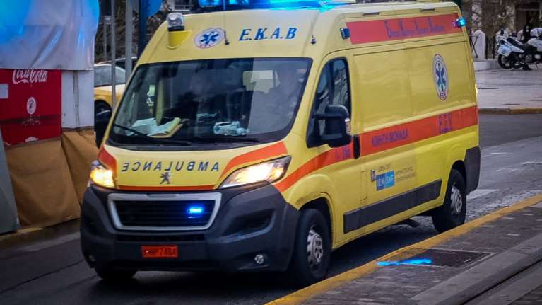 Καβάλα: Μηχανικός πλοίου τραυματίστηκε στο κεφάλι - Χτύπησε σε στεγανή πόρτα
