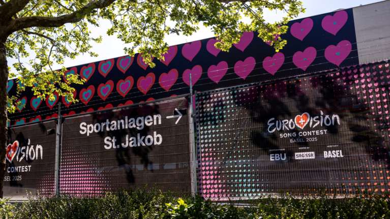 Αναταραχές στη φετινή Eurovision: Προβληματισμοί για τη συμμετοχή του Ισραήλ, κόβουν τις σημαίες ΛΟΑΤΚΙ+