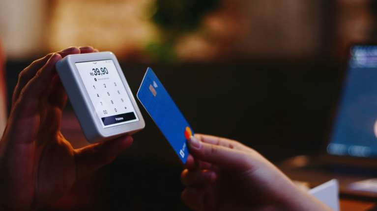 ΑΑΔΕ: Και με κάρτες ξένων τραπεζών η πληρωμή των φορολογικών υποχρεώσεων