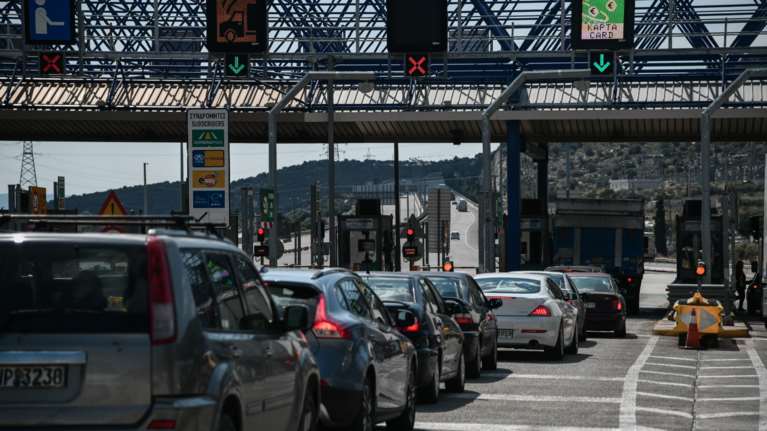 Οι Αθηναίοι μετά την καραντίνα ξεκίνησαν τις εκδρομές - Αυξημένη η κίνηση στα διόδια σήμερα