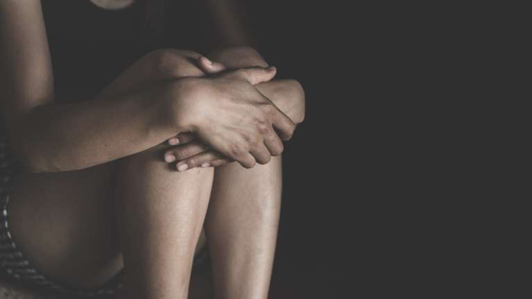 Revenge porn στη Σαρωνίδα: 35χρονος έστελνε &quot;ροζ&quot; φωτογραφίες με ανήλικη για να την εκδικηθεί επειδή τον χώρισε