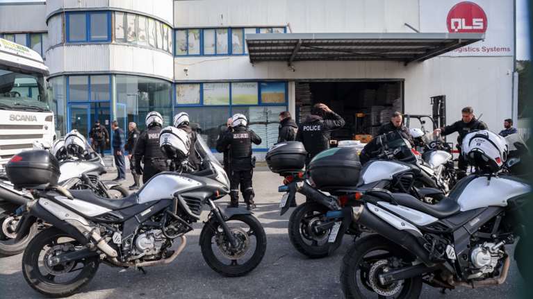 Βεντέτα στο Ηράκλειο: Παραδόθηκε ο πατέρας του Πρίαμου Ξυδάκη - Πληροφορίες ότι συνελήφθη και η σύζυγός του