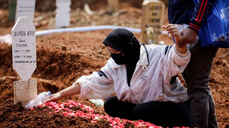 Κορονοϊός: Μακάβρια τα στοιχεία του ΠΟΥ - &quot;Χάνουμε 5.000 ανθρώπους την ημέρα&quot;