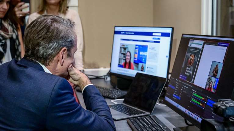 Ψηφιακό Φροντιστήριο: Την έναρξη των μαθημάτων παρακολούθησε ο Κυριάκος Μητσοτάκης - 4.000 ταυτόχρονες συνδέσεις